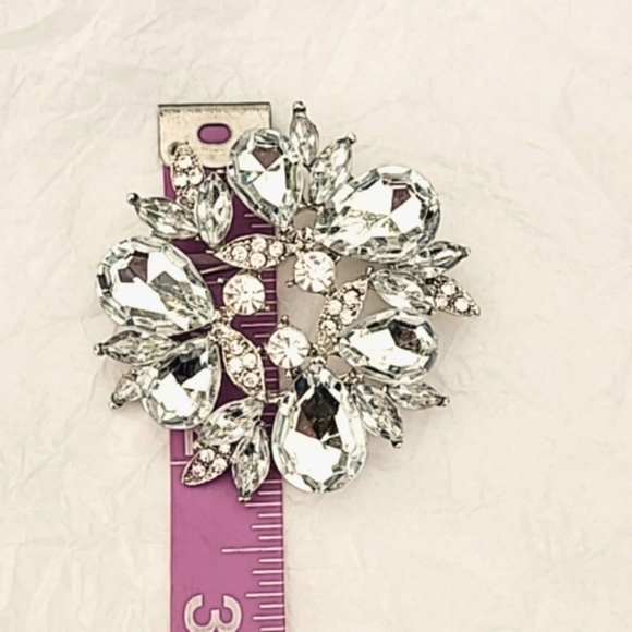 CRYSTAL CLEAR RHINESTONE PIN BROOCH - Picture 4 of 5